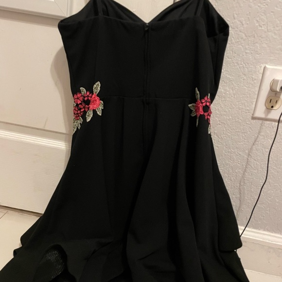 B. Smart Black Dress with Embroidered Roses - Picture 8 of 9